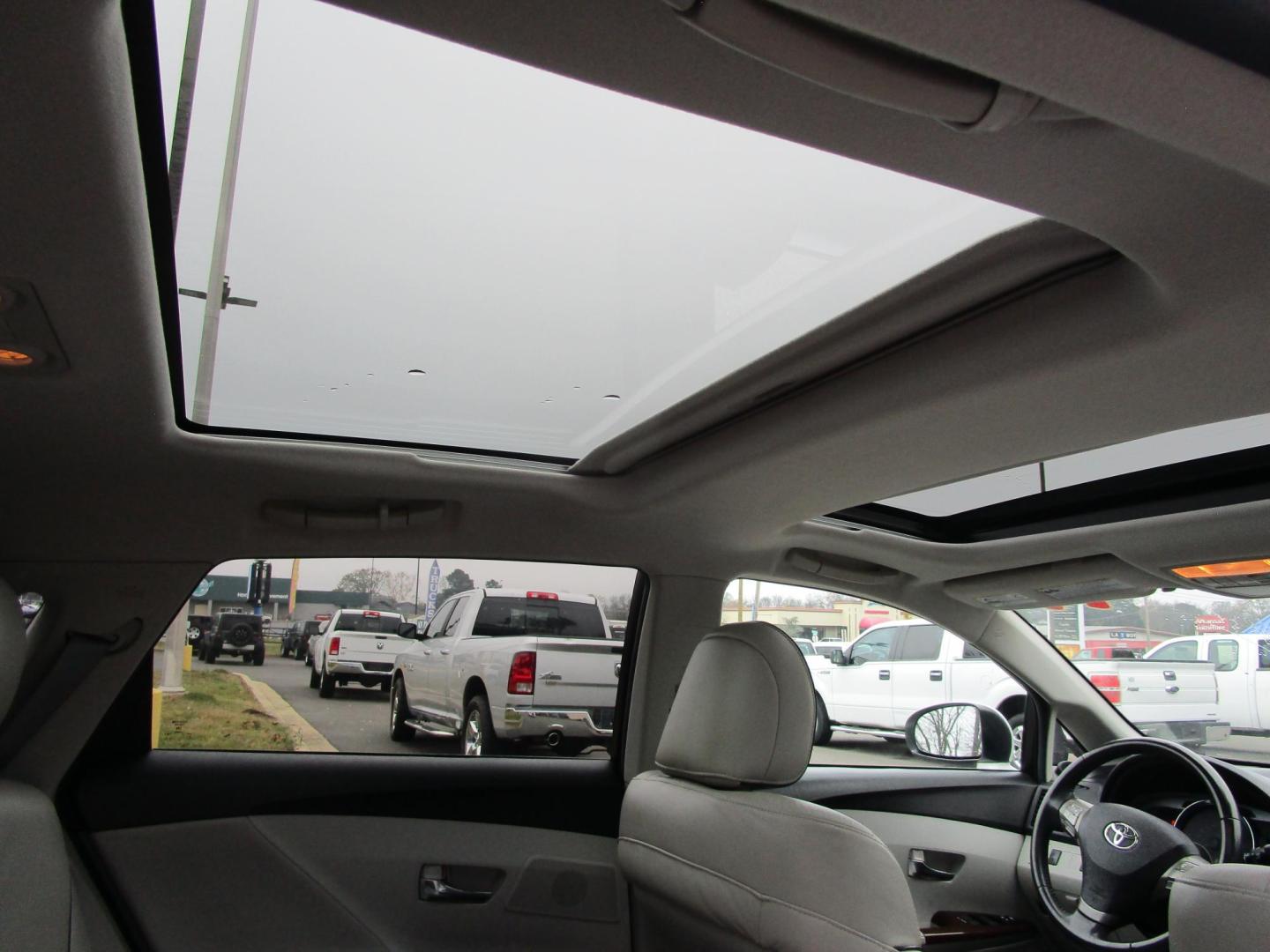 2011 WHITE /STONE LEATHER Toyota Venza FWD V6 (4T3ZK3BB8BU) with an 3.5L V6 DOHC 24V engine, 6-Speed Automatic transmission, located at 1814 Albert Pike Road, Hot Springs, AR, 71913, (501) 623-1717, 34.494228, -93.094070 - Photo#11