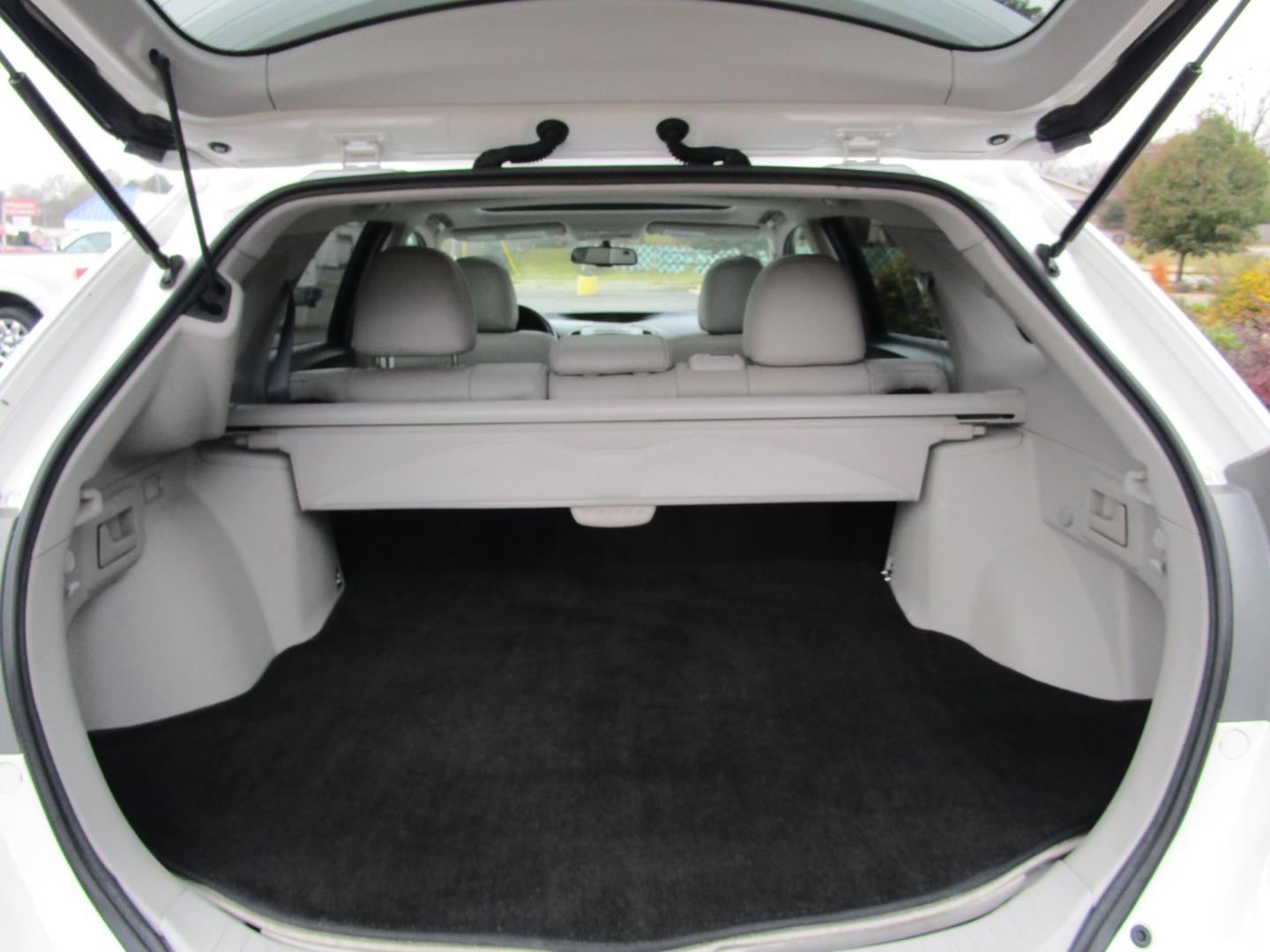 2011 WHITE /STONE LEATHER Toyota Venza FWD V6 (4T3ZK3BB8BU) with an 3.5L V6 DOHC 24V engine, 6-Speed Automatic transmission, located at 1814 Albert Pike Road, Hot Springs, AR, 71913, (501) 623-1717, 34.494228, -93.094070 - Photo#12