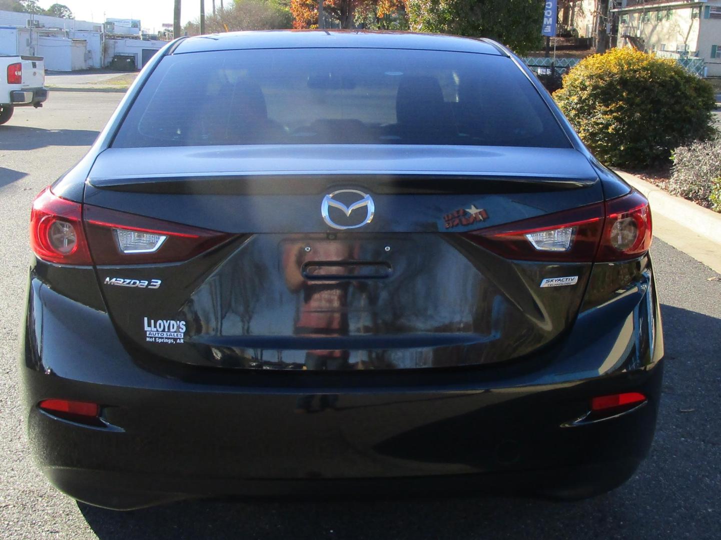 2015 BLACK /BLACK Mazda MAZDA3 i Touring AT 4-Door (3MZBM1V70FM) with an 2.0L L4 DOHC 16V engine, 6-Speed Automatic transmission, located at 1814 Albert Pike Road, Hot Springs, AR, 71913, (501) 623-1717, 34.494228, -93.094070 - Photo#5