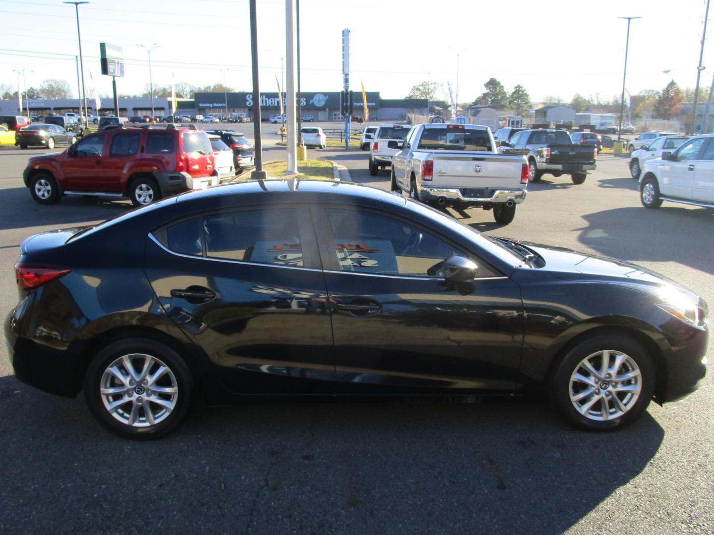 2015 BLACK /BLACK Mazda MAZDA3 i Touring AT 4-Door (3MZBM1V70FM) with an 2.0L L4 DOHC 16V engine, 6-Speed Automatic transmission, located at 1814 Albert Pike Road, Hot Springs, AR, 71913, (501) 623-1717, 34.494228, -93.094070 - Photo#4