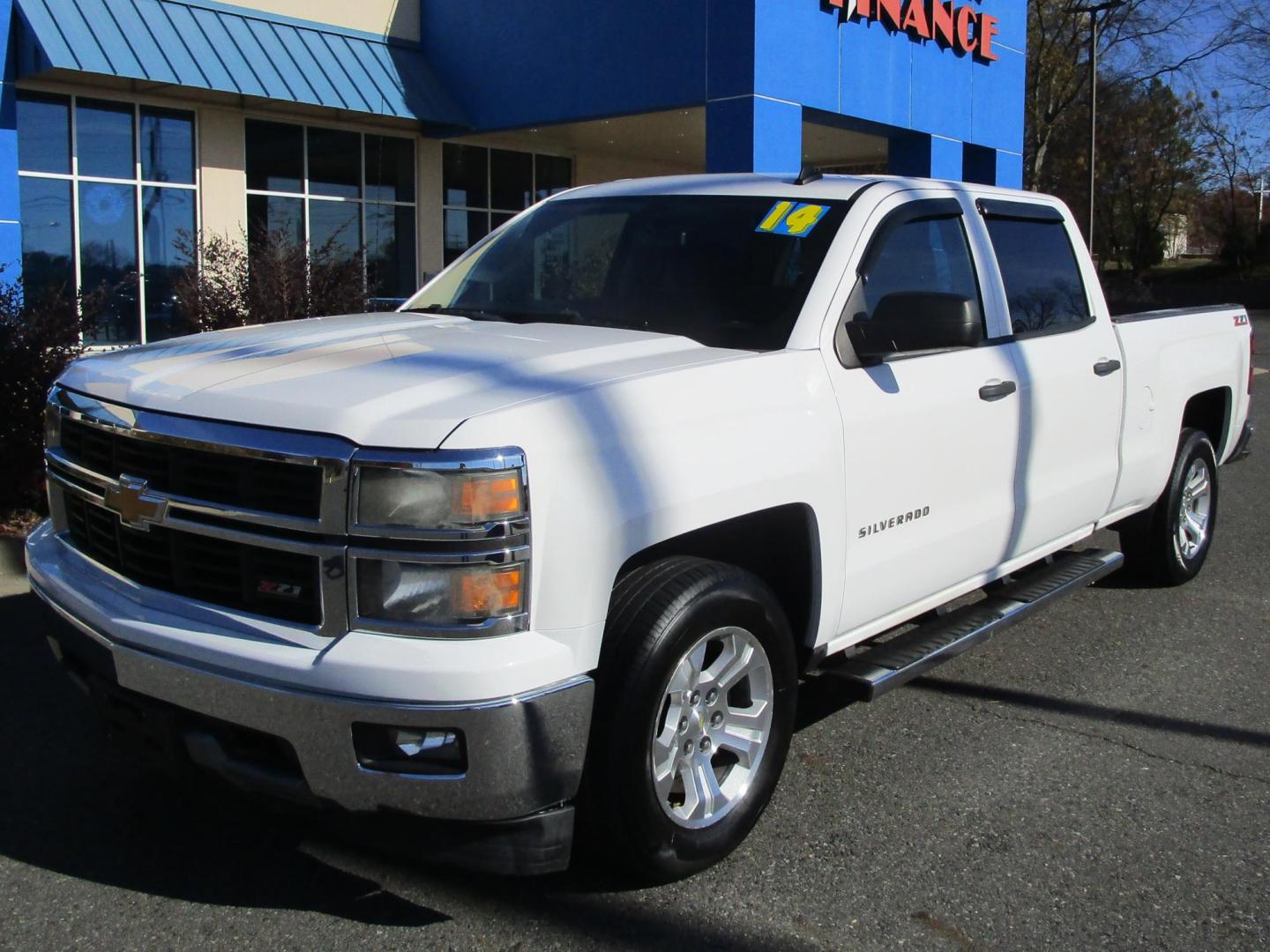 2014 WHITE Chevrolet Silverado 1500 1LT Crew Cab 2WD (3GCPCREC7EG) with an 4.8L V8 OHV 16V engine, 6-Speed Automatic transmission, located at 1814 Albert Pike Road, Hot Springs, AR, 71913, (501) 623-1717, 34.494228, -93.094070 - Photo#1