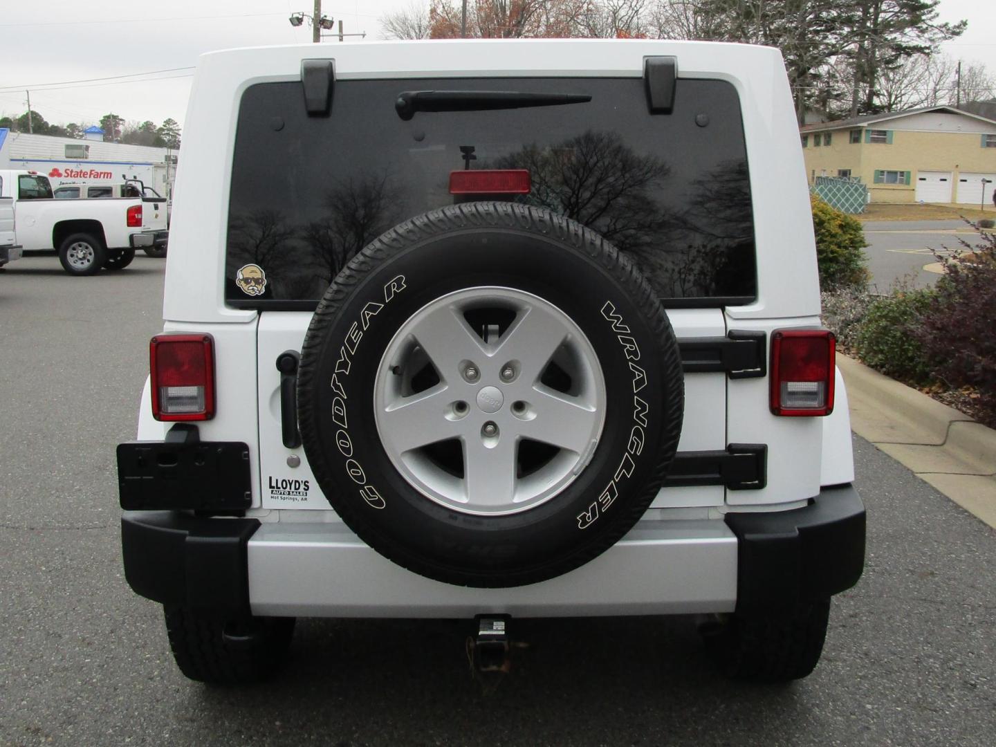 2013 WHITE /Tan / Leather Jeep Wrangler Unlimited Sahara 4WD (1C4BJWEG5DL) with an 3.6L V6 DOHC 24V FFV engine, located at 1814 Albert Pike Road, Hot Springs, AR, 71913, (501) 623-1717, 34.494228, -93.094070 - Photo#5