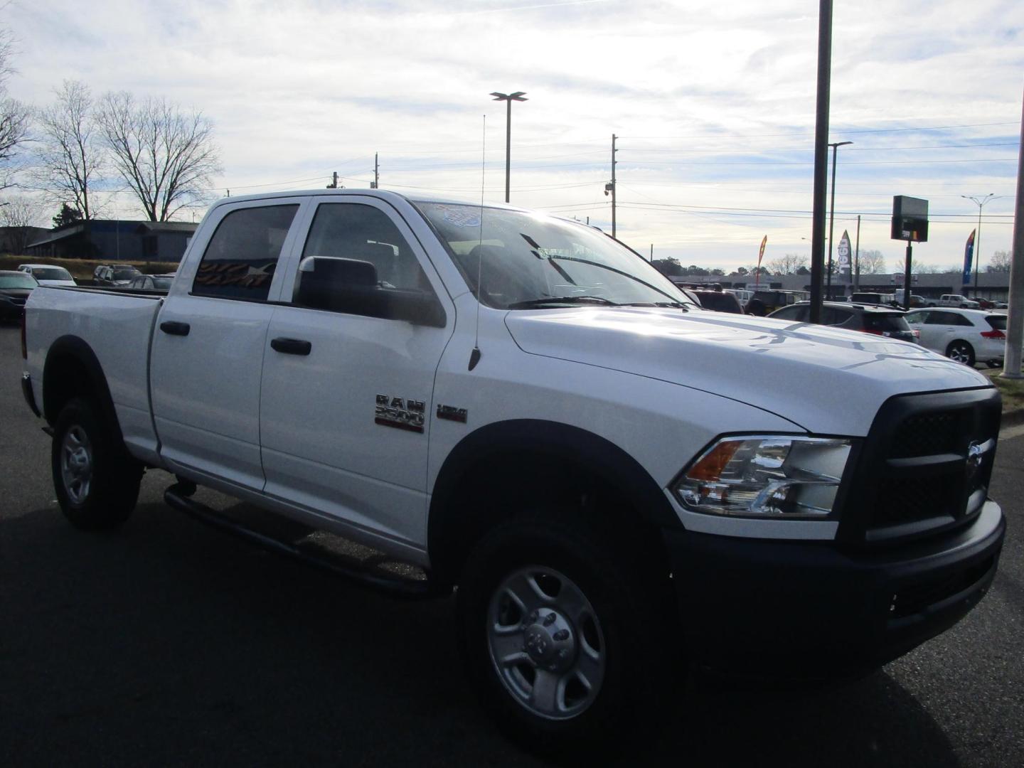 2015 WHITE RAM 2500 Tradesman Crew Cab SWB 4WD (3C6TR5CT2FG) with an 5.7L V8 OHV 16V engine, 6-Speed Automatic transmission, located at 1814 Albert Pike Road, Hot Springs, AR, 71913, (501) 623-1717, 34.494228, -93.094070 - Photo#3