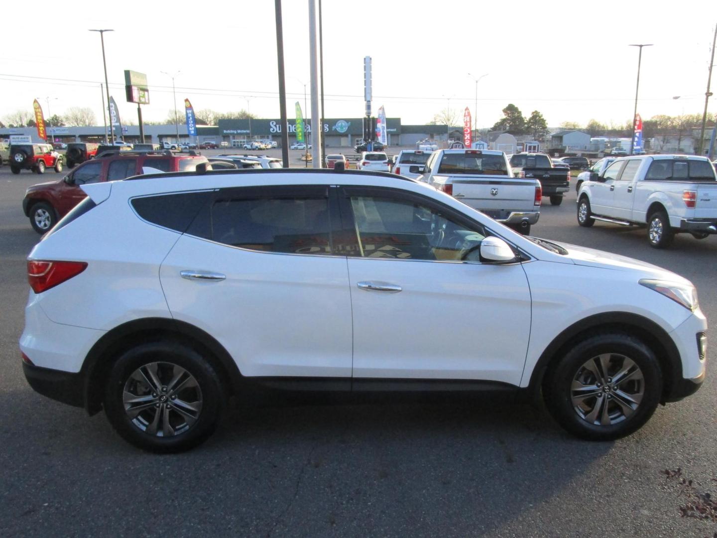 2014 WHITE Hyundai Santa Fe Sport 2.4 FWD (5XYZU3LB4EG) with an 2.4L L4 DOHC 16V engine, 6-Speed Automatic transmission, located at 1814 Albert Pike Road, Hot Springs, AR, 71913, (501) 623-1717, 34.494228, -93.094070 - Photo#4