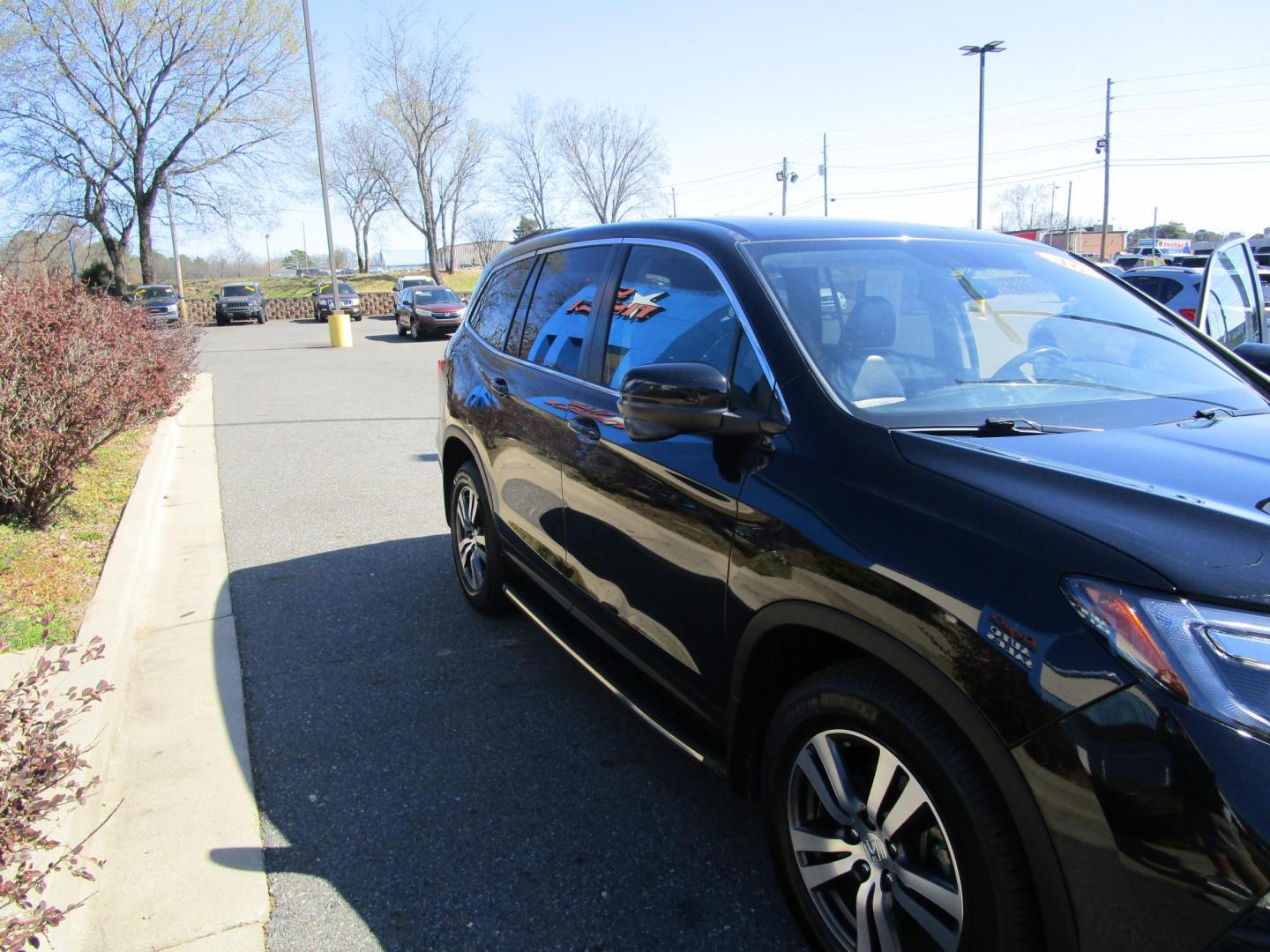 2016 BLACK /Black / Leather Honda Pilot EXL 4WD (5FNYF6H53GB) with an 3.5L V6 SOHC 24V engine, 6-Speed Automatic transmission, located at 1814 Albert Pike Road, Hot Springs, AR, 71913, (501) 623-1717, 34.494228, -93.094070 - Photo#2