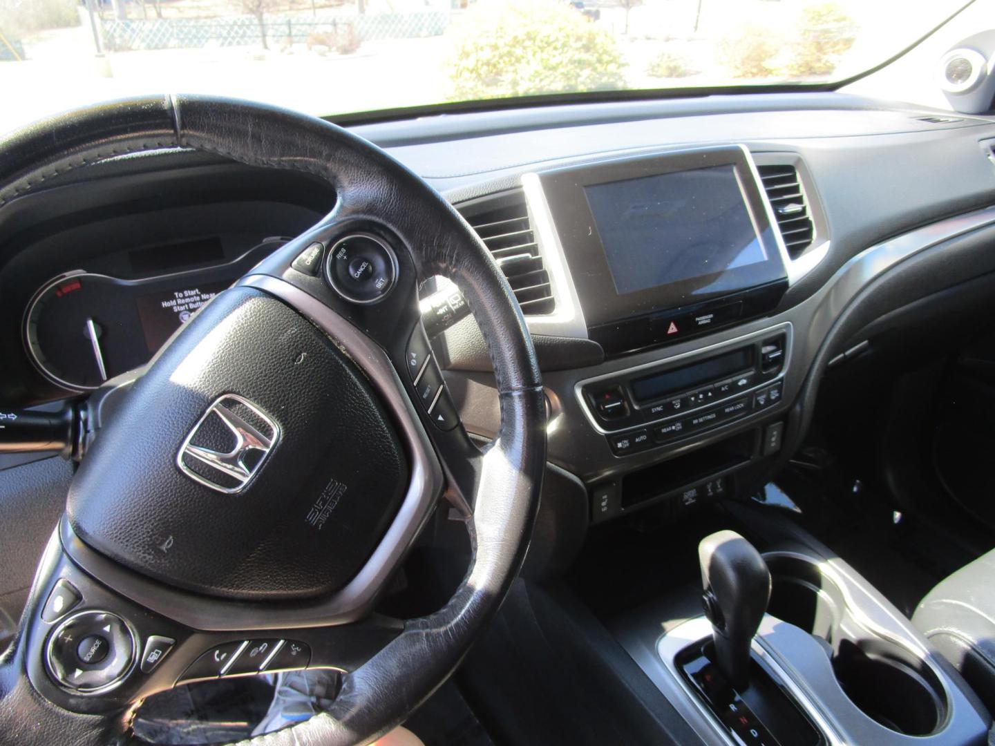 2016 BLACK /Black / Leather Honda Pilot EXL 4WD (5FNYF6H53GB) with an 3.5L V6 SOHC 24V engine, 6-Speed Automatic transmission, located at 1814 Albert Pike Road, Hot Springs, AR, 71913, (501) 623-1717, 34.494228, -93.094070 - Photo#6