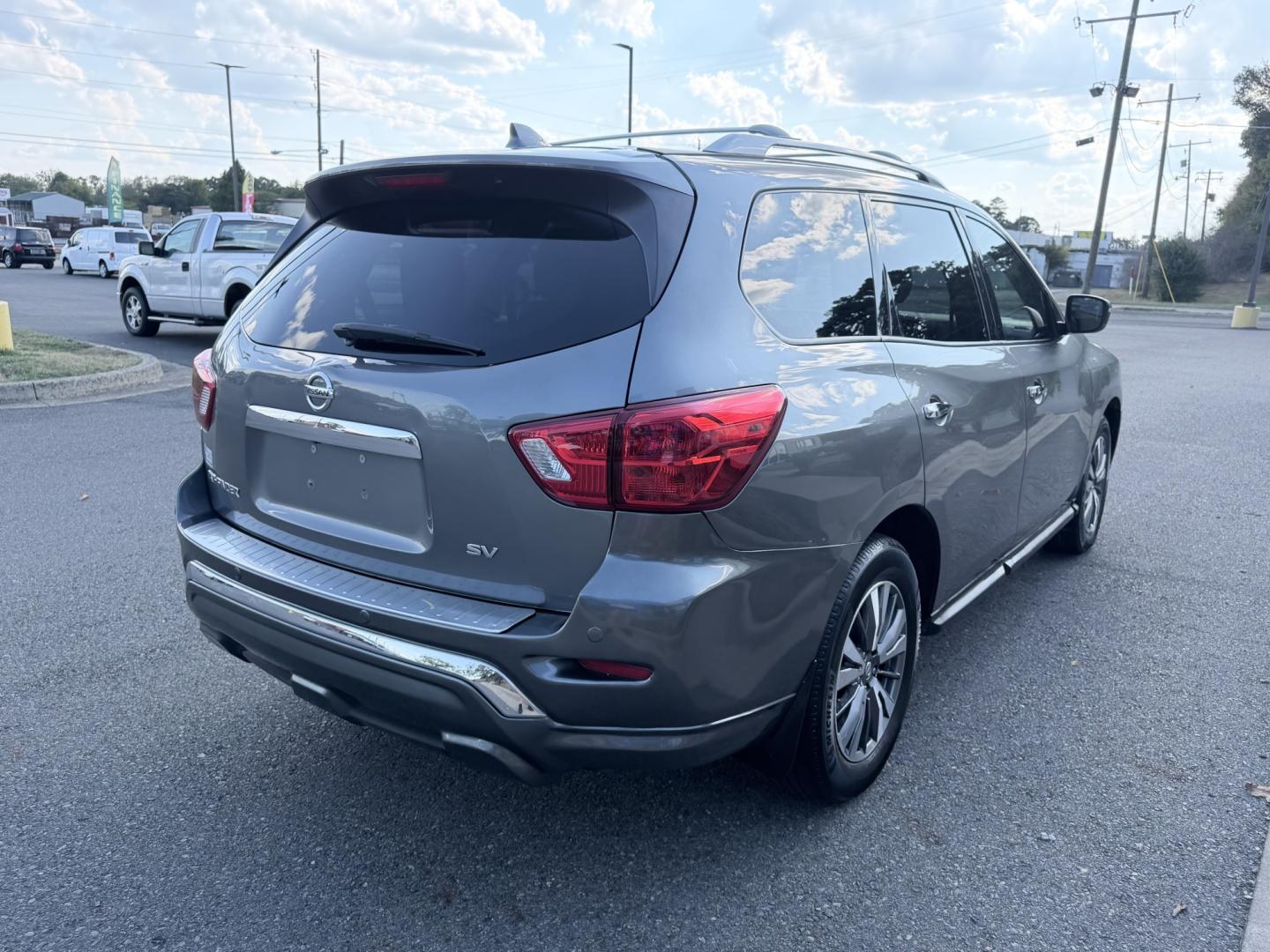 2020 GRAY Nissan Pathfinder SV (5N1DR2BNXLC) with an 3.5L V6 DOHC 24V engine, CVT transmission, located at 1814 Albert Pike Road, Hot Springs, AR, 71913, (501) 623-1717, 34.494228, -93.094070- Photo#2
