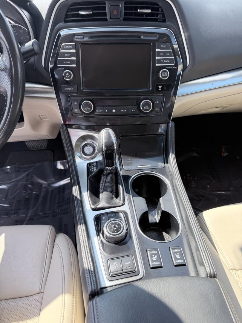 2020 RED Nissan Maxima 3.5 SL (1N4AA6DV6LC) with an 3.5L V6 DOHC 24V engine, CVT transmission, located at 1814 Albert Pike Road, Hot Springs, AR, 71913, (501) 623-1717, 34.494228, -93.094070- Photo#5