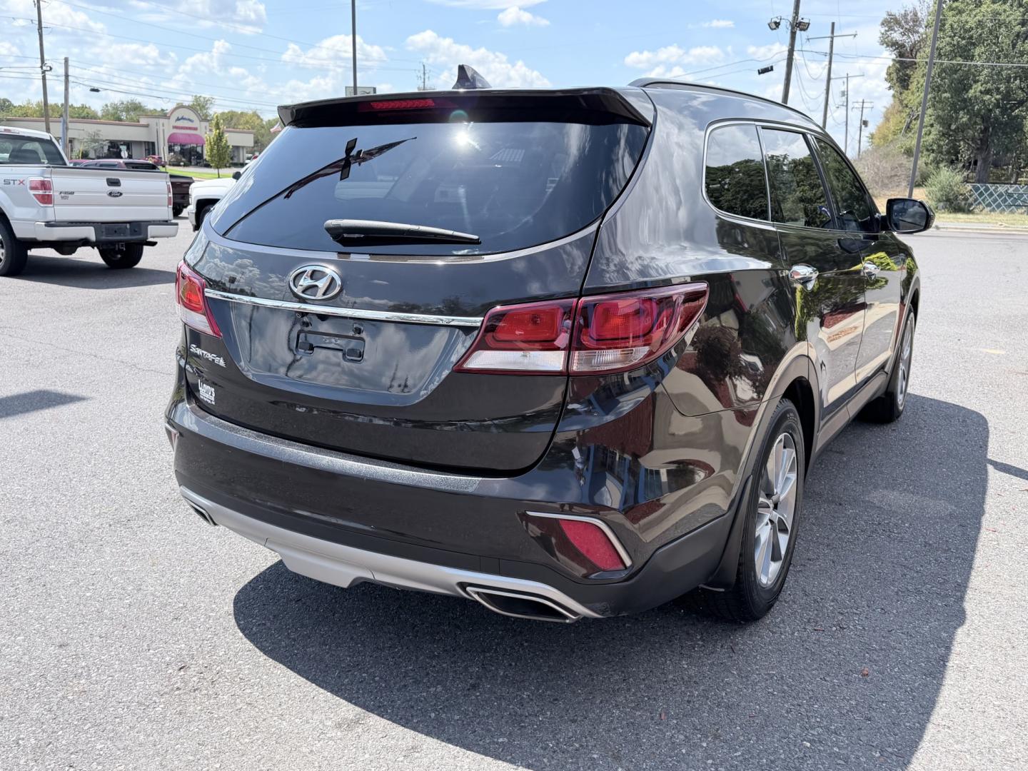 2018 BROWN Hyundai Santa Fe SE FWD (KM8SM4HF2JU) with an 3.3L V6 DOHC 24V engine, 6A transmission, located at 1814 Albert Pike Road, Hot Springs, AR, 71913, (501) 623-1717, 34.494228, -93.094070- Photo#2