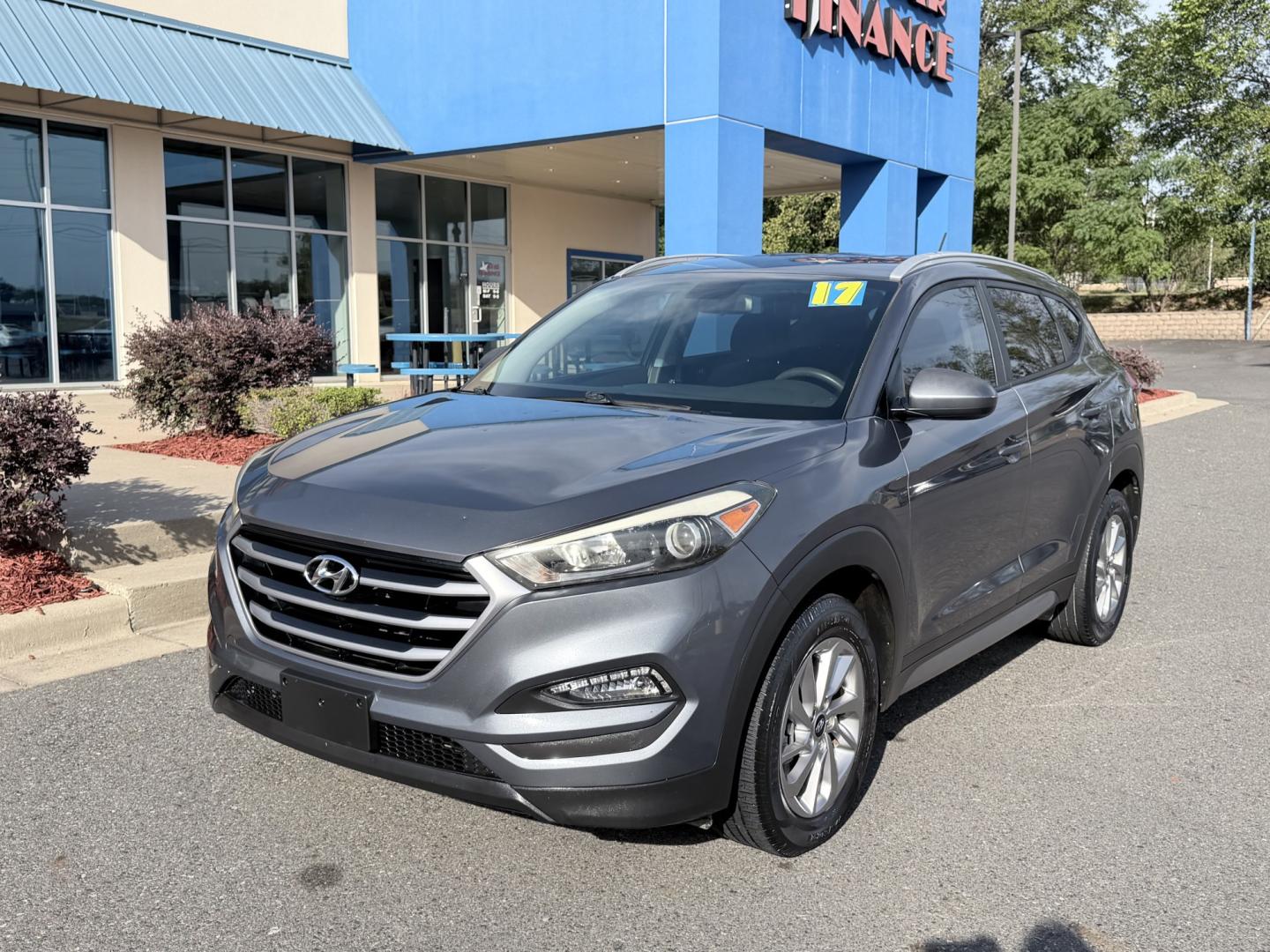 2017 GRAY /BLACK Hyundai Tucson SE w/Preferred Package (KM8J33A44HU) with an 2.0L L4 DOHC 16V engine, 6A transmission, located at 1814 Albert Pike Road, Hot Springs, AR, 71913, (501) 623-1717, 34.494228, -93.094070- Photo#1