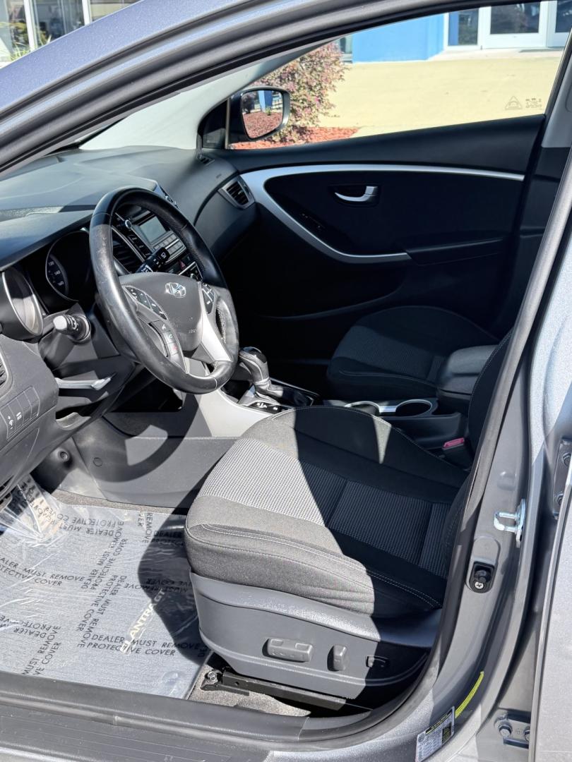 2016 Gray /Gray Hyundai Elantra GT A/T (KMHD35LH0GU) with an 2.0L L4 16V DOHC engine, 6A transmission, located at 1814 Albert Pike Road, Hot Springs, AR, 71913, (501) 623-1717, 34.494228, -93.094070- Photo#3